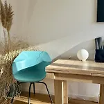 Serenity, 4 Min Walk To Center!